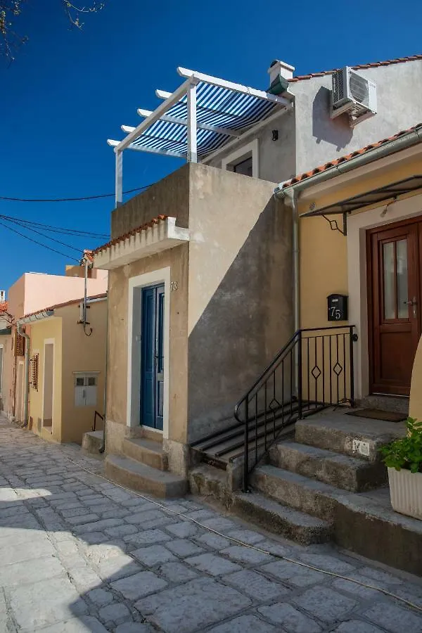 דירות Little House In Baska 0*, באסקה